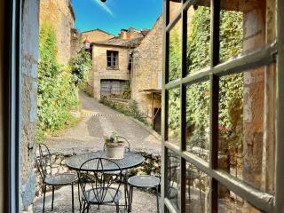 La Petite Maison- Fairytale Stay in Village Center - 3