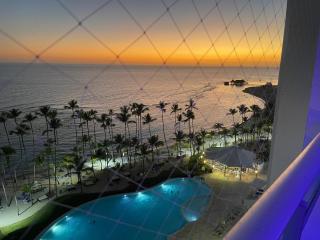 Beachfront Three Bedroom apt with Jacuzzi - 7