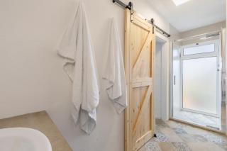 Sea & Mountain View apartment with open-air Patio & Parking - 1