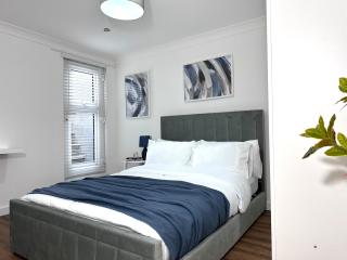 London Cosy 2 Bedroom Modern Suite Central, Excel, Stratford Wanstead Sleeps 4 - London - 0