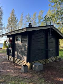 Saunamökki Kurjenrahkan kansallispuistossa - 9