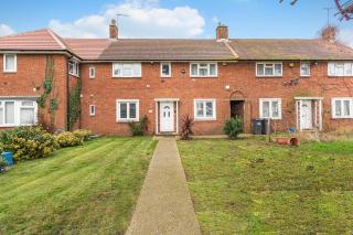 Spacious 3BHK near Heathrow - Cranford - 0