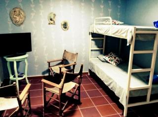 Cura Hostel Bistró - Villa Restrepo - 7