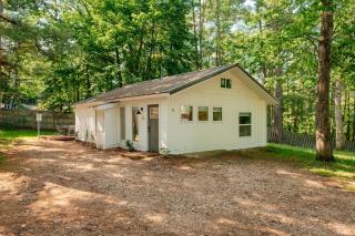 Arbutus Lake-King Suite-Pontoon Rentals - 8