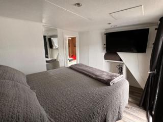 b3 Couples Therapy Yacht - La Crosse - 2