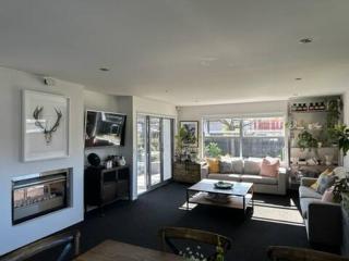 Sunny Home in Queenstown - 0