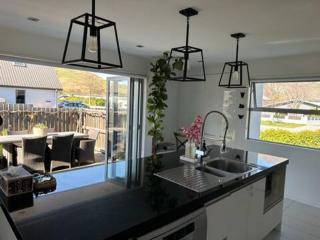 Sunny Home in Queenstown - 7