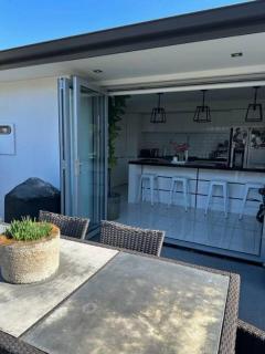 Sunny Home in Queenstown - 1