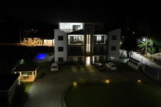 Entire Apartment With Full Kitchen Free Parking & WIFI - 1