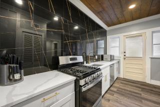 Central 3BR Getaway Near NRG Stadium and Museums - Houston - 3