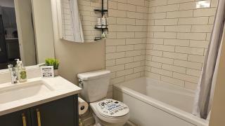 Modern Suite - Separate Entry - Self Check-In - Calgary - 9