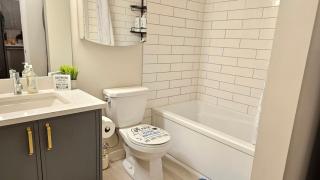 Modern Suite - Separate Entry - Self Check-In - Calgary - 2