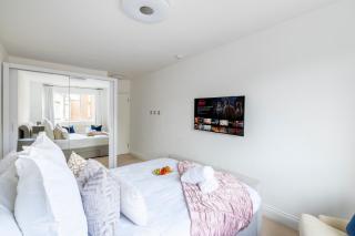 Knightsbridge Chic 1BR Beside Harrods with Netflix - 5