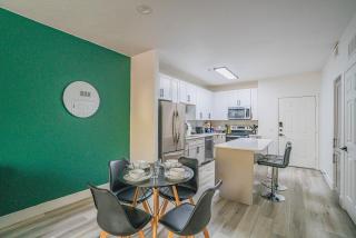 Stylish 1BD Walk to Westgate Pool Gym WD - Glendale - 2