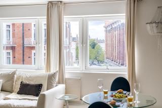 Knightsbridge Chic 1BR Beside Harrods with Netflix - 2