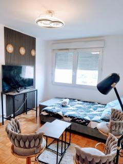 Des studios idéaux pour les professionnels tramway devant l'immeuble - 8