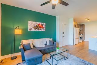 Lush 2BR Walk to Westgate Pool Gym WD - Glendale - 4