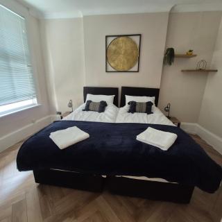 Central Brighton, 2 bedrooms, sleeps 5 - 5