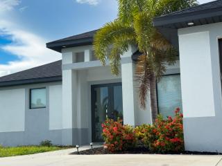 The Black & White House - Cape Coral - 0