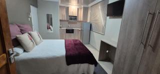 Ekuhlaleni - A home away from home R8 - Pretoria - 5