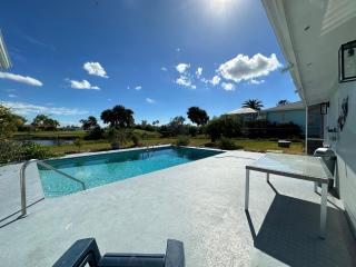 "luxurious 4-bed Furnished Home With Pool" - 6