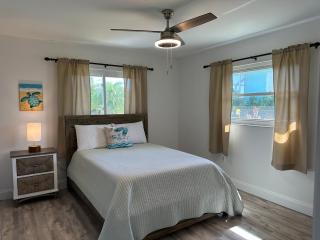 "luxurious 4-bed Furnished Home With Pool" - Rotonda West - 4