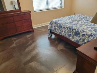 One Bedroom Downtown - 8