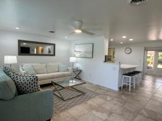 Charming 3-bedroom House In Delightful Englewood - 9