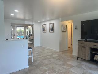 Charming 3-bedroom House In Delightful Englewood - 6