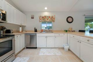 Port Charlotte home, a few minutes to everything - 3