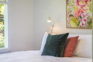Nellie's Nest- A Stylish Retreat in Leafy Newstead - 7