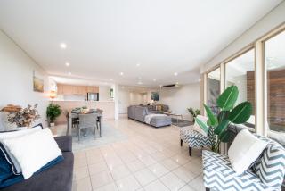 Phil's Place on Airlie - 5