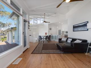 Oceanfront Beauty in Lilli Pilli - Surf Beach - 3