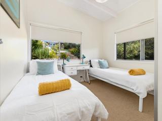 'Strathnaver' - Waterfront Beach House - 2