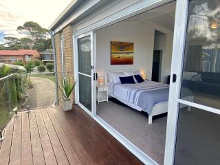 Magnificent Malua Views, Stroll to the beach - 4