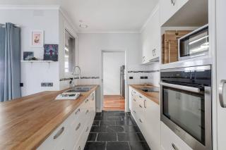 Werribee Breeze - Carefree Stays near River & Dining - 8
