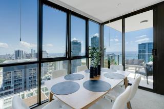 Avani Vista - Chic Beachside Escape with Pool and Gym - Gold Coast - 2