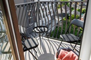 Elegant Apartment with Balcony, Dedicated Workspace, Coffee Station and 65" Smart TV - GrandStay md - 4