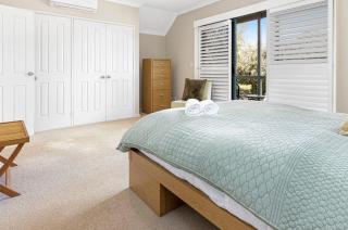 Best Location-100m from beach, town and coffee - 6