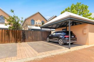 Best Location-100m from beach, town and coffee - 1