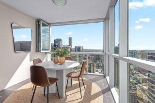 Top Floor 2Bed-2Bath-2Car-Pool-Views - CBD - Brisbane - 8
