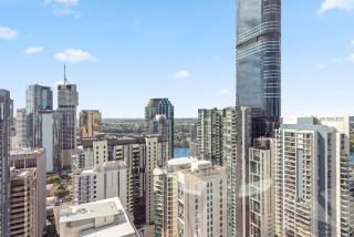 Top Floor 2Bed-2Bath-2Car-Pool-Views - CBD - Brisbane - 4