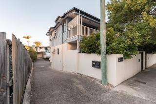 Inner City New Farm 3-Bed Townhouse with Yard - Brisbane - 4