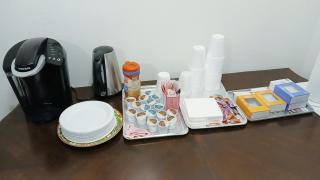 King-bed room with private bath -FREE WIFI-Self check in- New London-Mystic - 1