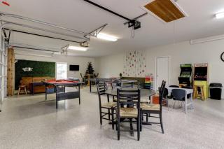 Large Home Sleeps 24 in Santa Claus 5 Mins from Holiday World with a Game Room - Santa Claus - 1