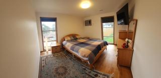 Large room Queen bed - 9