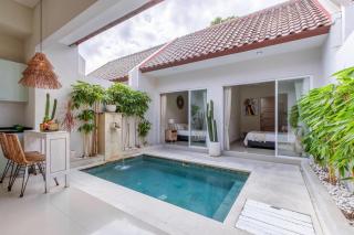 Bale Village Villa By Kasta Hospitality - Canggu - 3