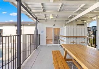4BR Coastal Retreat With Pool - Pialba - 5