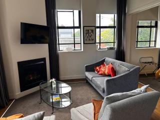 THE DEVLIN APARTMENTS 2 Bedroom Apartment near GMHBA stadium in Geelong - G04 - 8