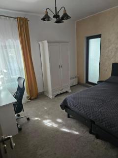 Retro and cozy apartament with electric fireplace - 5